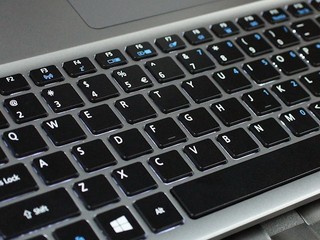 Acer Aspire R7