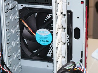 GIGABYTE GZ-X4機箱