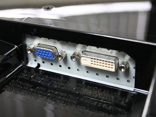 LG L227WT