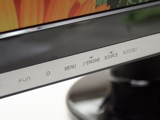 LG W2600V