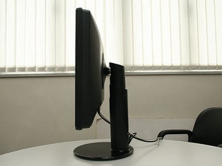 LG W2600V