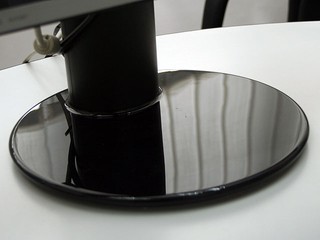 LG W2600V