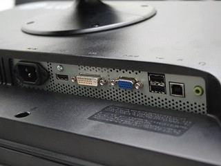 LG W2600V