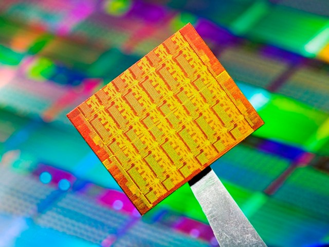 48 個 Intel Architecture( IA )運算核