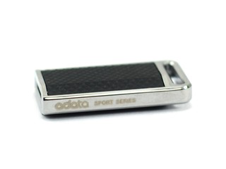 皮革+鋅合金超酷造型 A-DATA  Sport系列S701隨身碟