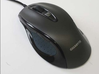 提供800/1600dpi 转换键 GIGABYTE M7000、M6800滑鼠