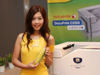 FUJI XEROX提倡環保打印 翻版「徐子淇」作環保大使