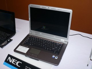 效果直逼LCD電視 照明感應功能 NEC VERSA P7500行動電腦 