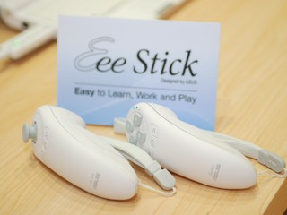 ASUS推出Eee Stick体感遥控器 类似Wii摇控捍 支援真‧三国无双