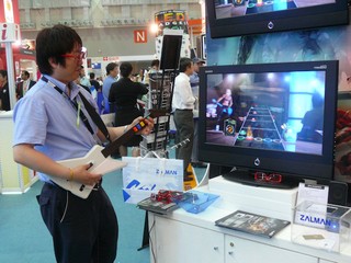 3D遊戲真正立體化 ZALMAN ZM-M320W 3D屏幕