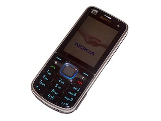 500萬像蔡司鏡頭號召 Nokia 6220 Classic行動電話