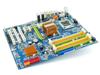 Intel P43晶片組登場 ASRock P43R1600Twins-WiFi