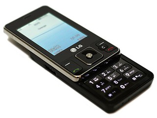 500萬像素+Schneider鏡頭 全新LG KC550 行動電話