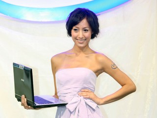 ASUS F8Vr 台北應用展熱賣 蔣怡為 ASUS 走秀成焦點