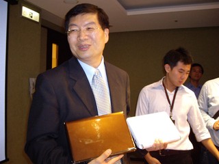 超薄Eee PC S101工程样本曝光 主攻精品市场  出货将改用ASUS品牌