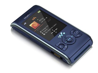 備有創新的雙立體聲分享耳筒插槽 Sony Ericsson W595 手機發佈