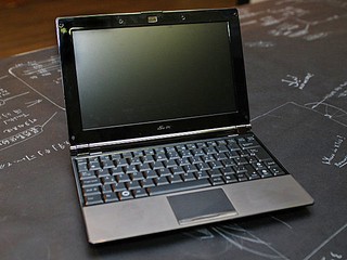 1.8cm & 1Kg誘惑 ASUS Eee PC S101香港上市
