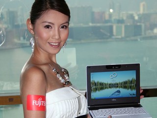 Fujitsu 推出 Netbook M1010 小孫燕姿百變走秀展現個人風格