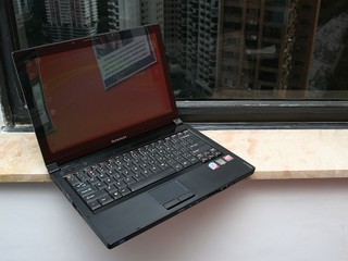 表現全面的Centrino 2 Lenovo IdeaPad U330 行動電腦