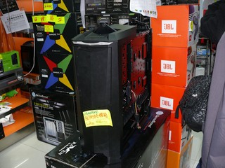 亮酷型格、0.8mm側板厚度 SilverStone SST-RV01B機箱