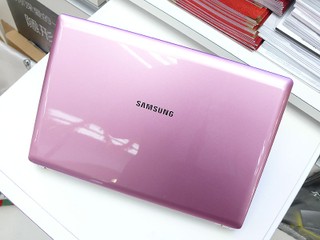 粉紅、粉藍新色主攻女性用家市場 Samsung NC10 新色到貨