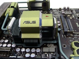ASUS Marine Cool概念主機板 陶瓷金屬混合物散熱  內建UPS備用電池