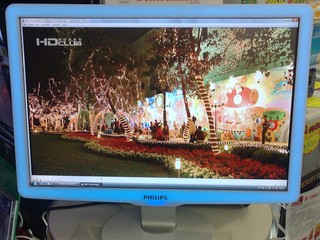 Lightframe設計舒緩眼部疲勞 Philips 220X1SW LCD顯示器