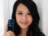 俏湯怡登場走秀發佈纖薄手機 Nokia XpressMusic 5630 定價 $2098