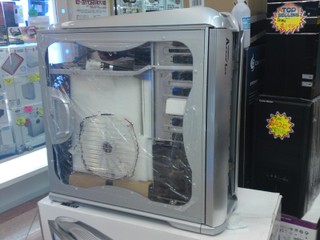 針對專業級超頻玩家 Thermaltake Armor+水冷機箱