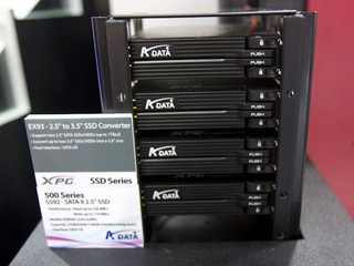 8顆SSD運作於RAID 0模式 A-DATA展出1TB SSD外接盒應用