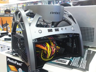 「裸跑」一族最愛超頻架 ANTEC Mini Skeleton-90 售 $798