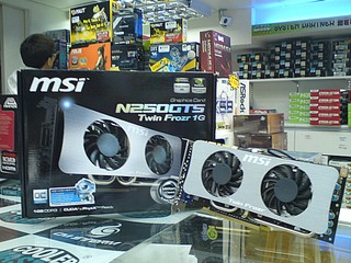 配備5 HEATPIPE Twin Frozr散熱 MSI N250GTS Twin Frozr 1G OC