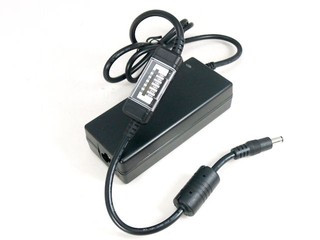 +15 ~24V電壓輸出切換 MaxPower NP A065A萬用充電器