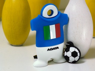 迎接南非 FIFA世界盃 A-DATA推出熱血足球球衣隨身碟