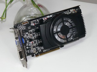 5.8 安士銅核心散熱 ASUS EAH 5770 CuCore/2DI/1GD5