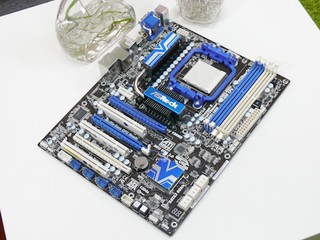 RS880P配搭SB800 AMD 880G晶片组平台登场