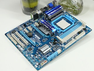 功能齊全的890GX平台 GIGABYTE GA-890GPA-UD3H主機板
