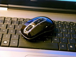 加入8 in One技術 A4Tech G7-300 Wireless Mouse