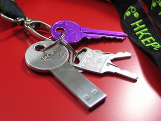 堅硬鑰匙外型設計 LaCie CooKey USB隨身碟