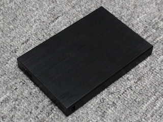 鋁外殼提供冷感保護 LaCie Rikiki 2.5 吋外置硬碟