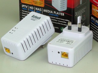 HomePlug升級至Gigabit速度 Aztech HL280E Ethernet Adapter HomePlug升級至Gigabit速度 Aztech HL280E Ethernet Adapter