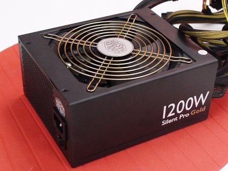 沉默是金」高輸出電源器Cooler Master Silent Pro Gold 1200W - 電腦