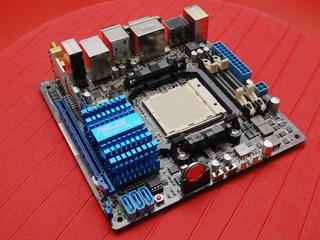 內建Wi-Fi、藍芽、USB3.0 ASUS M4A88T-I Deluxe主機板