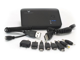 為iPad等各式行動裝置提供充電 牛魔王 E500i 手提萬用充電器