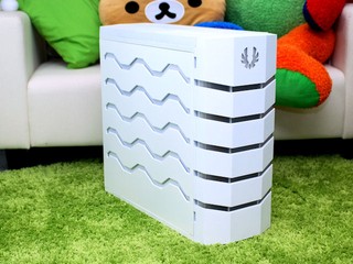 科幻設計與光影特效 BitFenix Colossus ATX Tower機箱