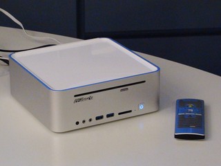 首部 Blu-ray 3D HTPC ASRock Vision 3D HTPC 平台