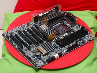 打造全新旗艦級平台 GIGABYTE GA-P67A-UD7主機板