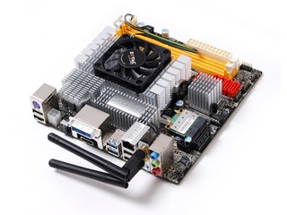 移植行動電腦平台達至低功耗 Zotac M880G-ITX WiFi主機板