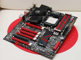 支援混合繪圖卡協同運算 ASUS Crosshair IV Extreme 主機板