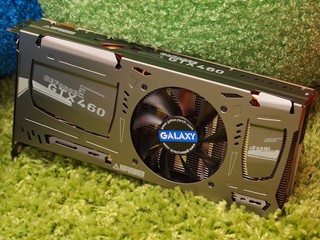 白色 PCB 、旗艦級供電 Galaxy GTX460 White Edition